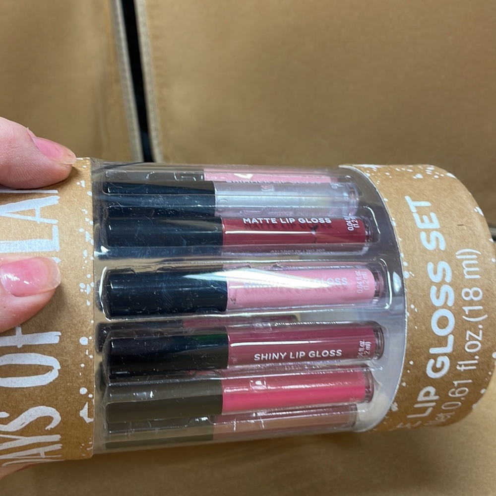 15 days of glam lipgloss set - Picture 4 of 5